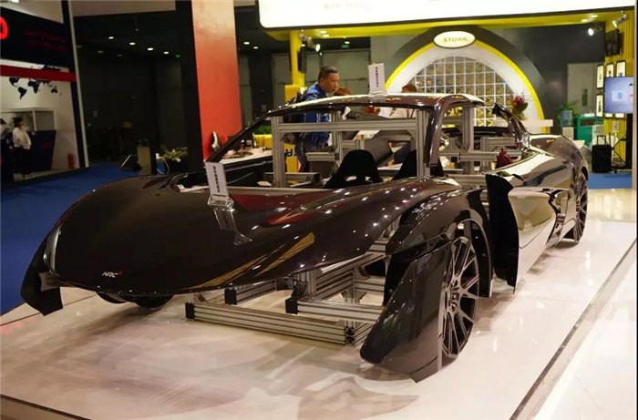 24屆中國國際復材展產品中的佼佼者&mdash;&mdash;以碳纖維輕量化為主的產品更是吸引到大批客戶咨詢